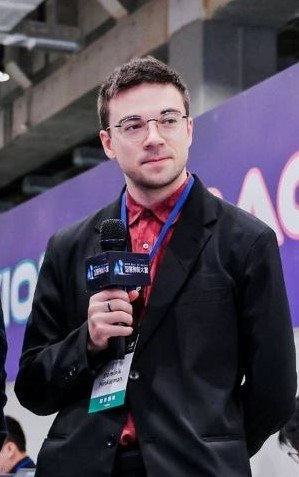 Portrait of Dominik Hinkleman, Head of Go-to-Market at Inferara